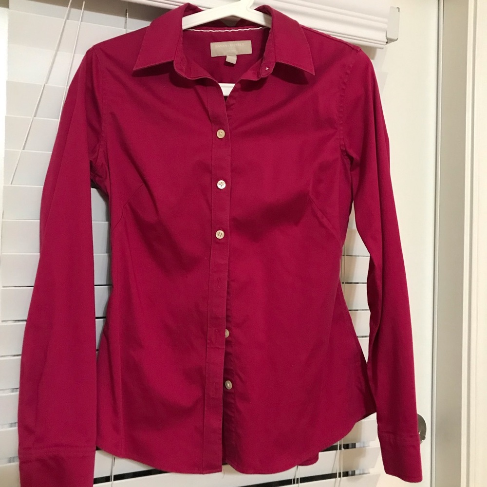 Classic bottom-down shirt.